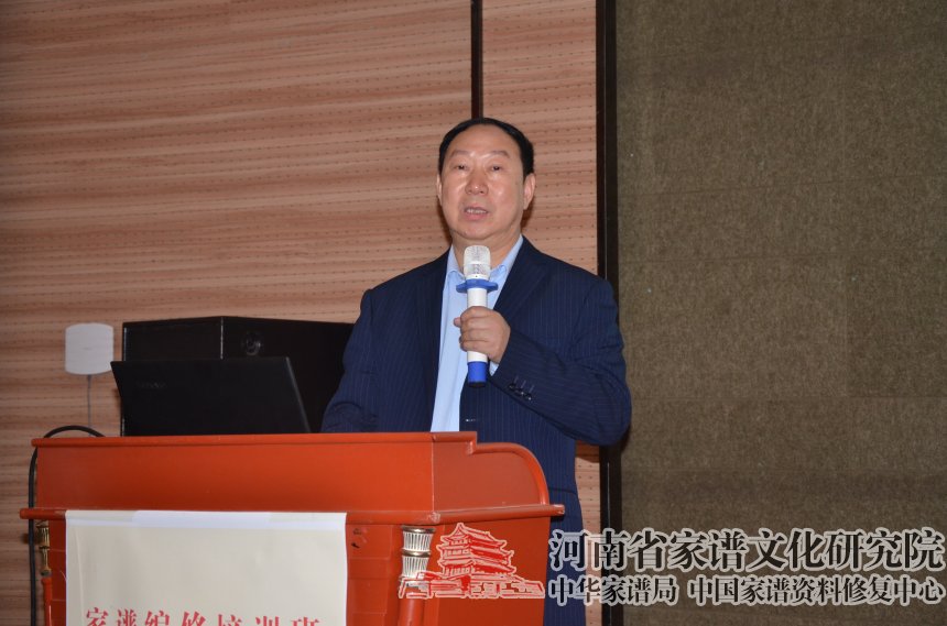 魏懷習會長做家譜知識講座.jpg